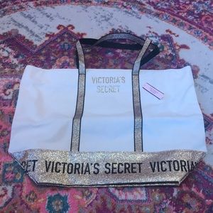 NWT Victoria’s Secret Tote 👜
